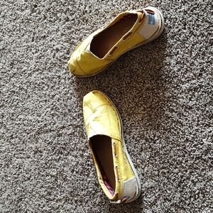Women's like new TOMS yellow suede sinch shoes size 7.5